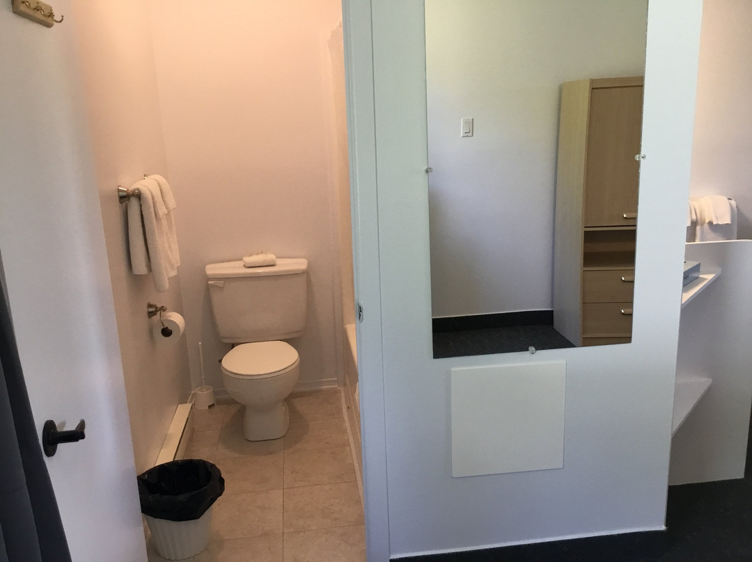 Le Motel Du Mont Trinite主图