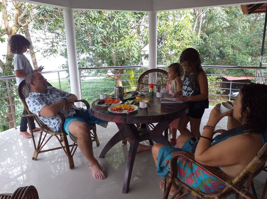 Lovedale Lakeside Homestay主图