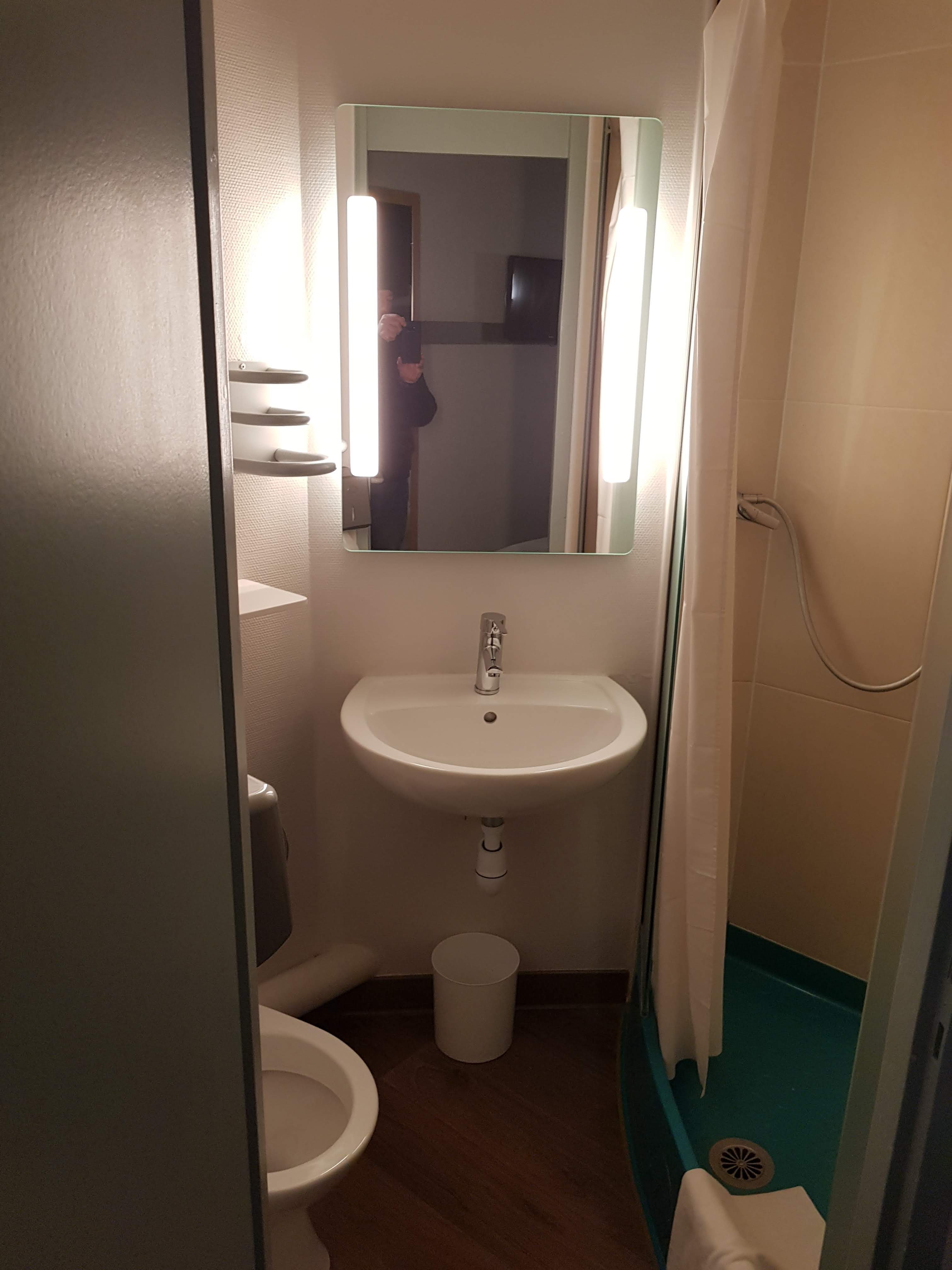 B&B HOTEL Annecy-浴室