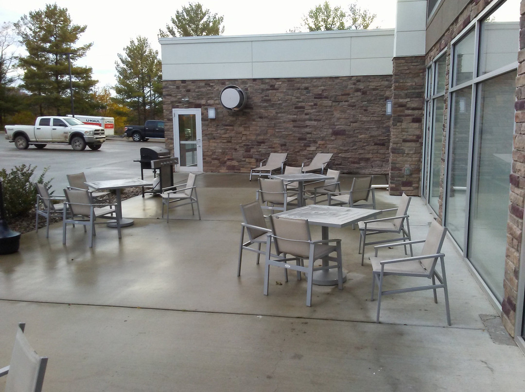 Holiday Inn Express & Suites Parkersburg East By IHG主图