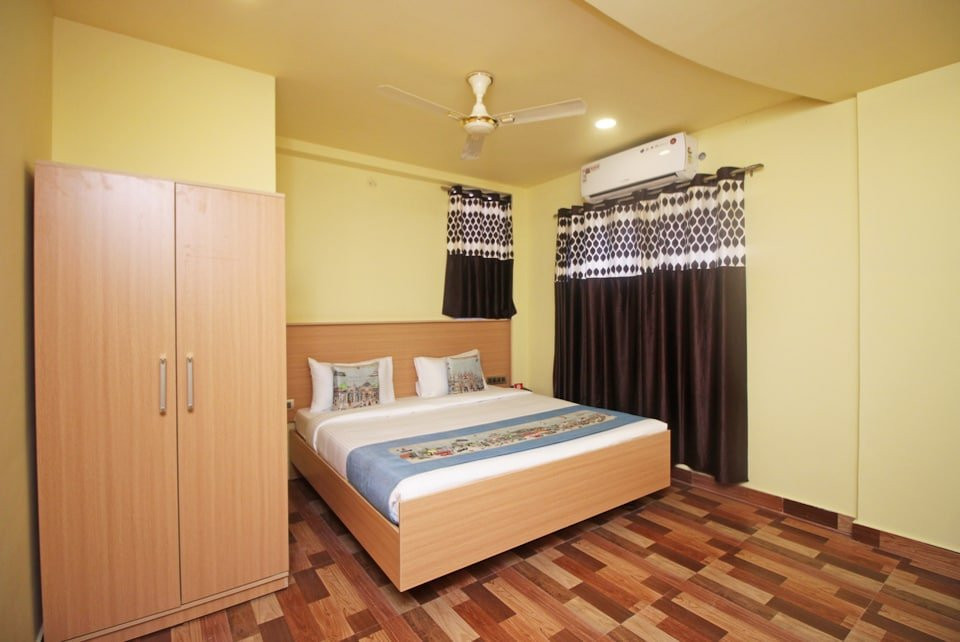 OYO 9563 Hotel RR Residency主图