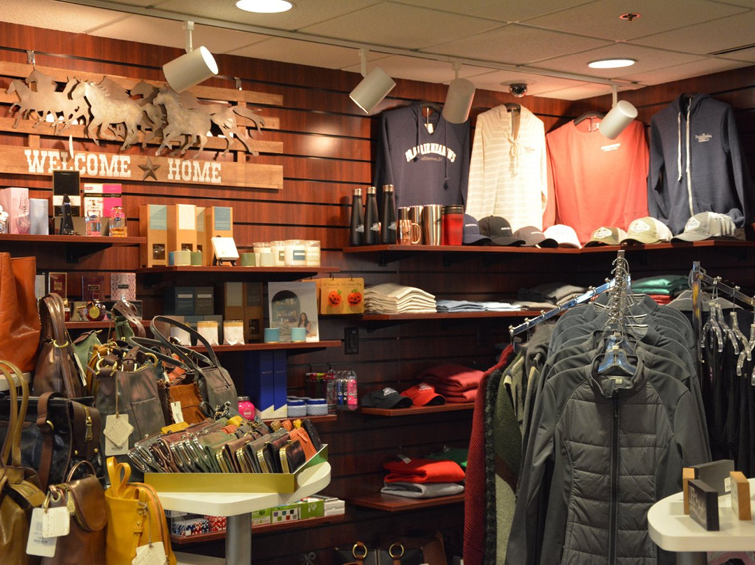 Prairie Meadows Hotel主图