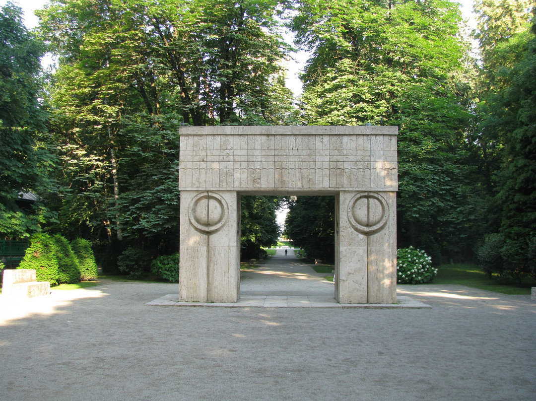 The Gate Of The Kiss景点图片