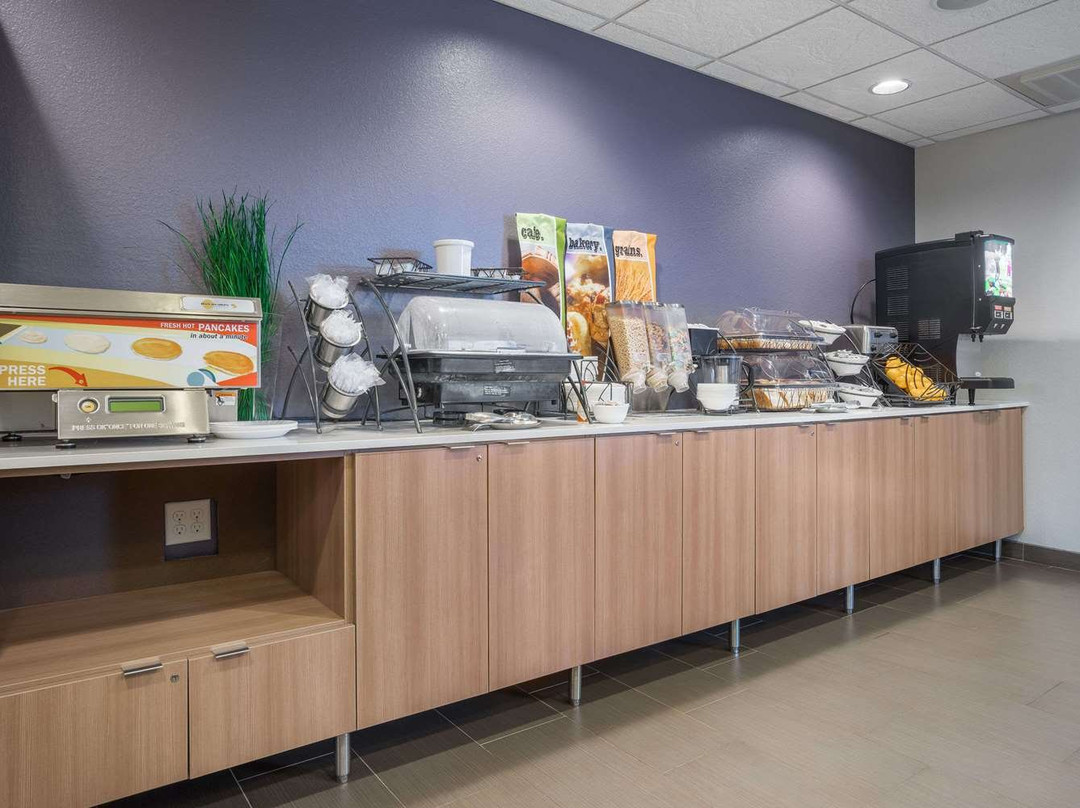 Microtel Inn & Suites by Wyndham Moorhead Fargo Area主图