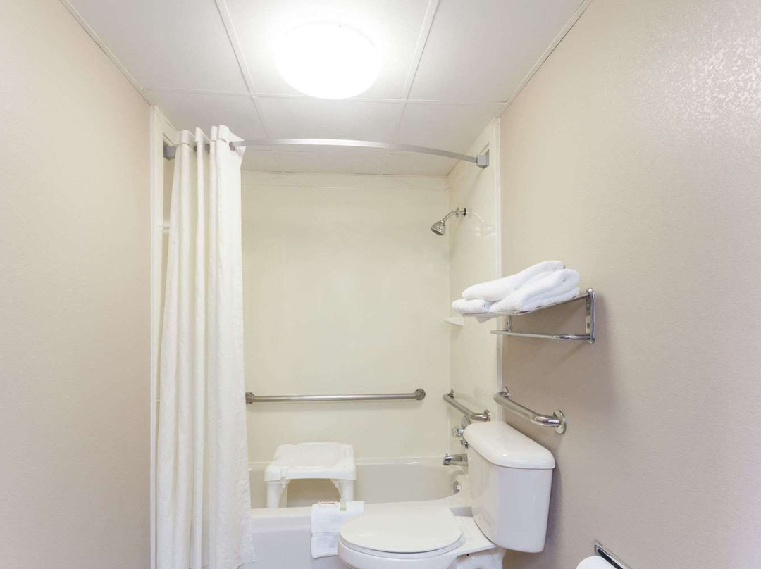 Super 8 by Wyndham Clarksville Northeast主图