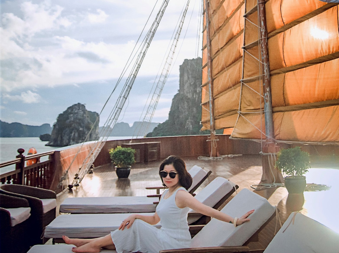 Emperor Cruises Legacy Halong-下龙湾必去景点