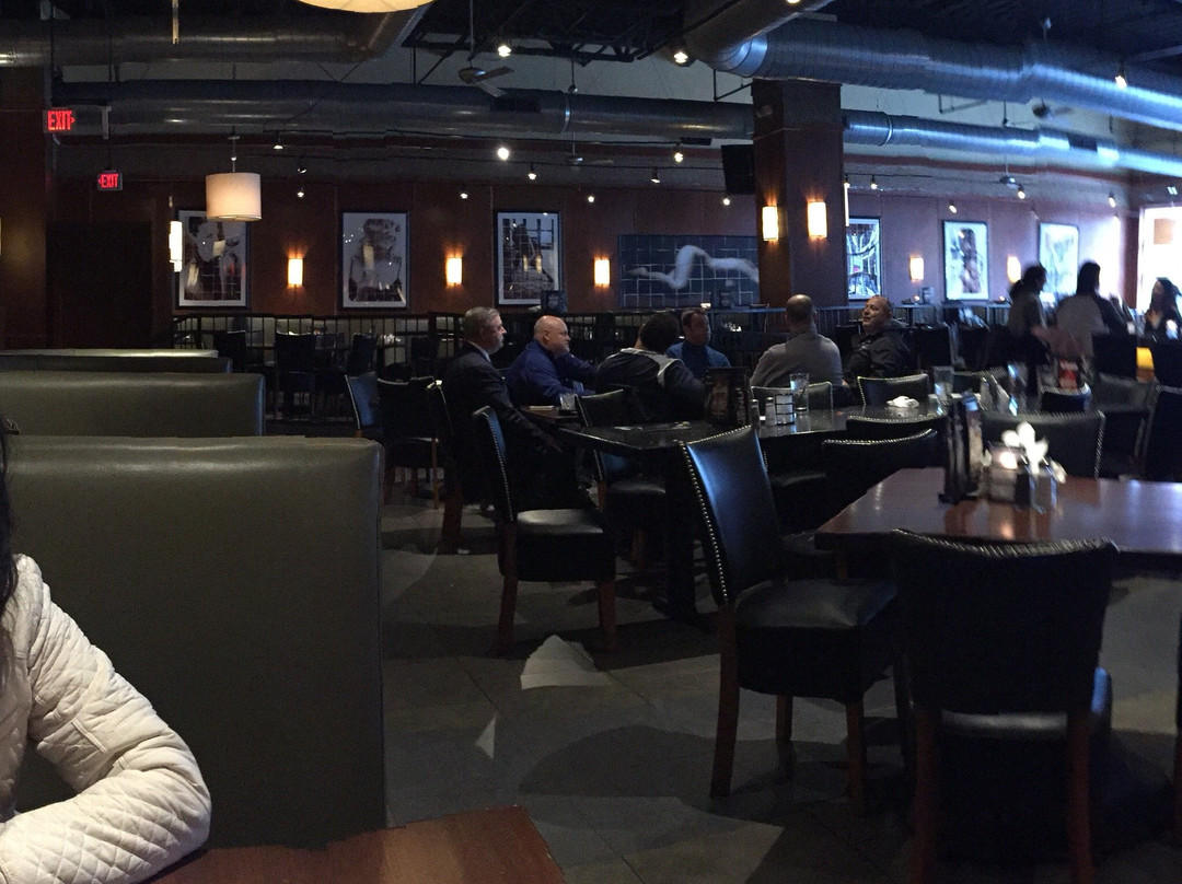 Bar Louie-福克斯伯勒必去景点