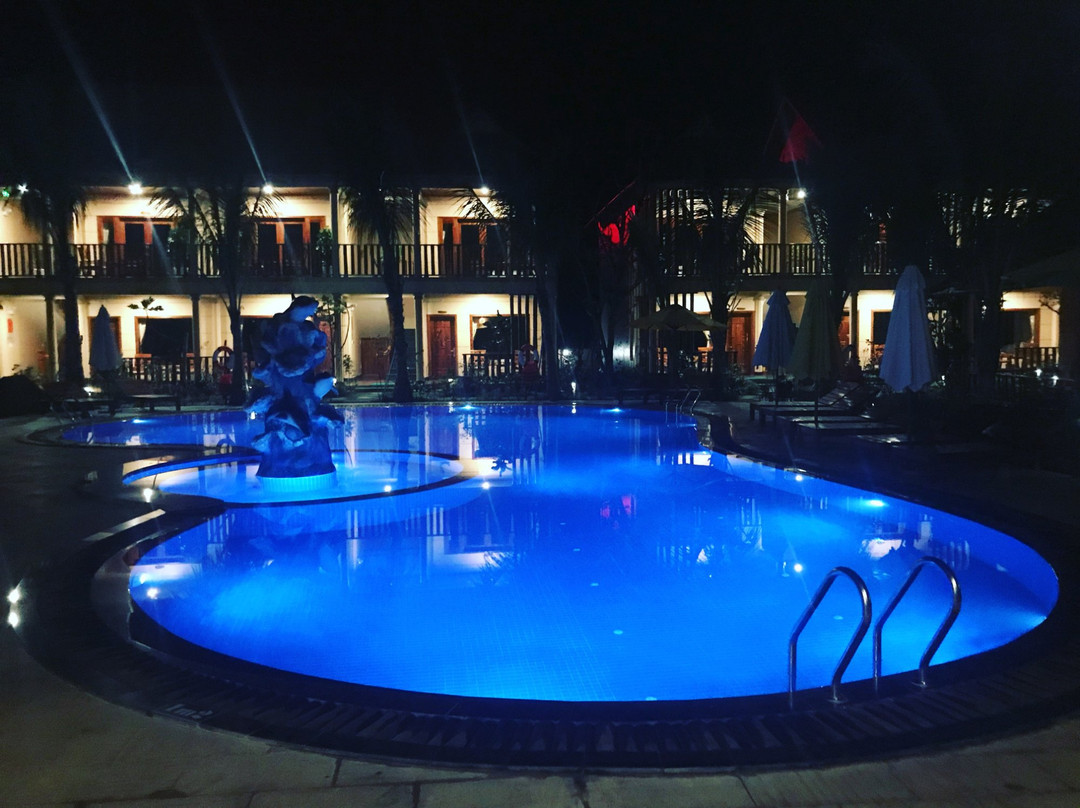 Golden Topaz Resort主图