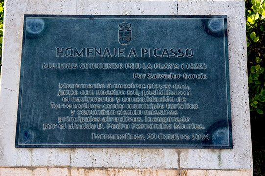 Mujeres Corriendo por la Playa-托雷莫里诺斯必去景点
