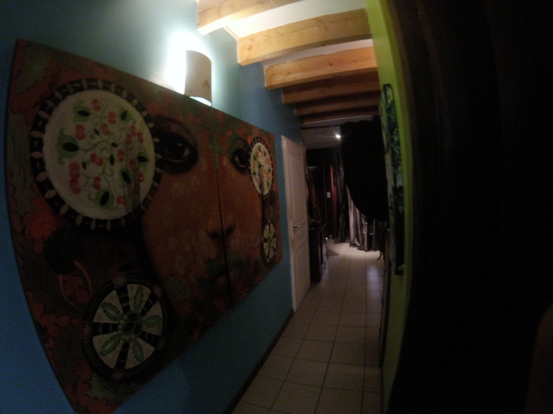 Un Monde Ailleurs Centre de Bien-etre & Mieux-etre-Canohes必去景点