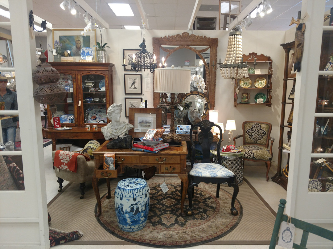 Mutiny Bay Antiques景点图片