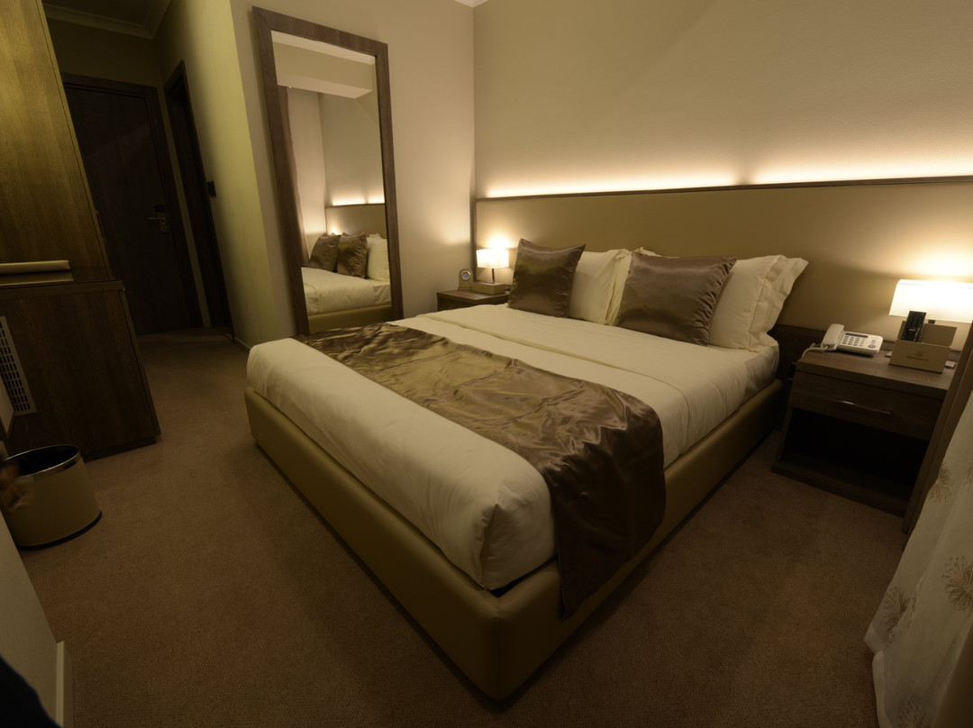 Bat Ulzii酒店住宿-Ikh Khorum Hotel