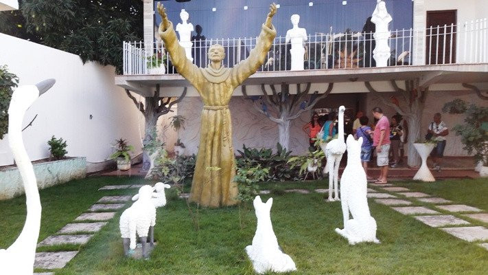 Artizu Casa de Escultura-科龙巴必去景点