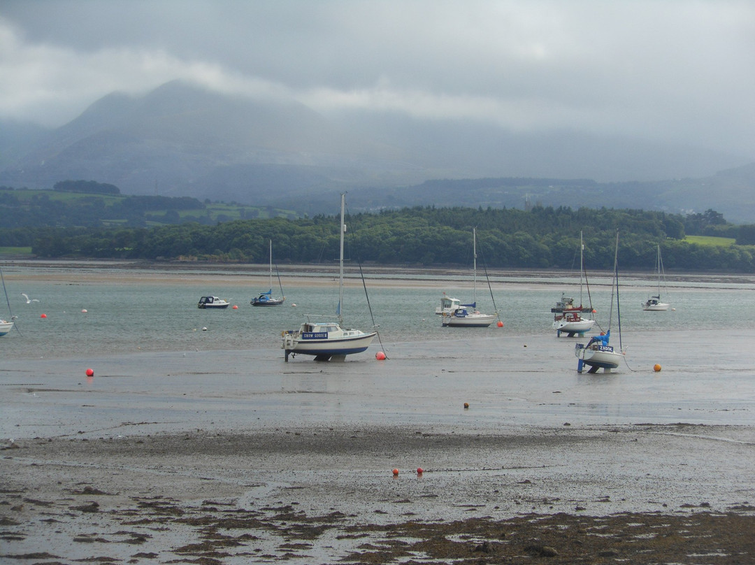 Llanfaes Beach景点图片