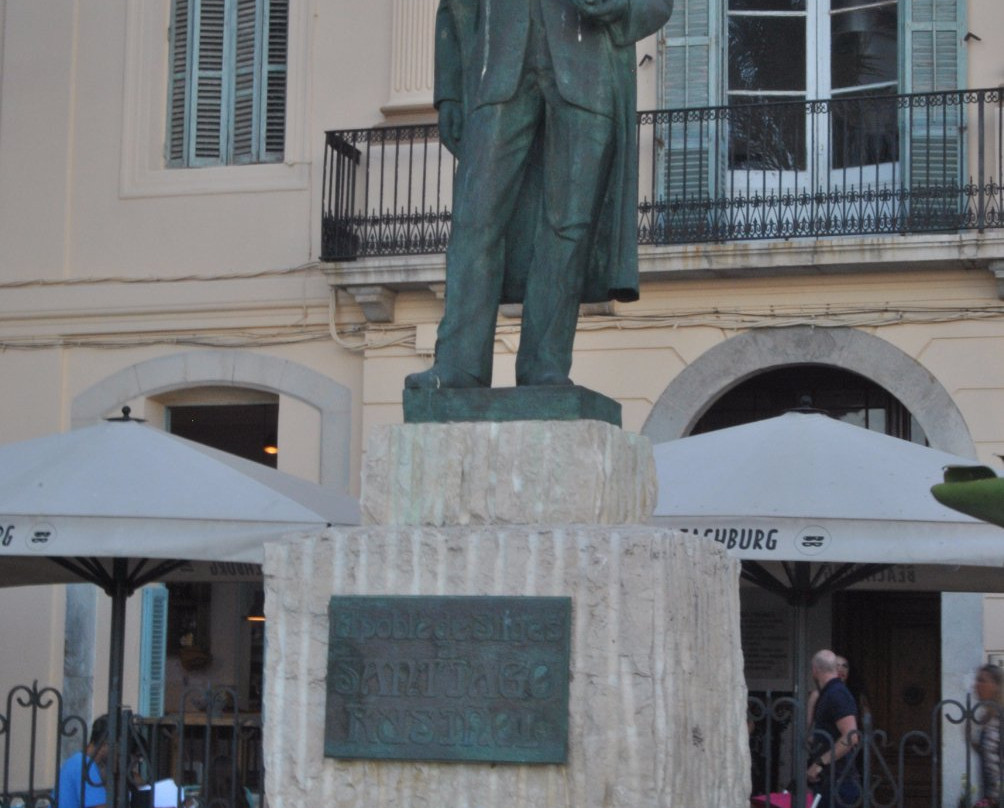 Monumento a Santiago Rusinol-锡切斯必去景点