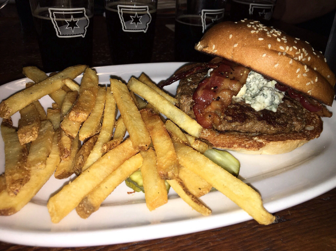 得梅因餐馆和美食-Iowa Taproom