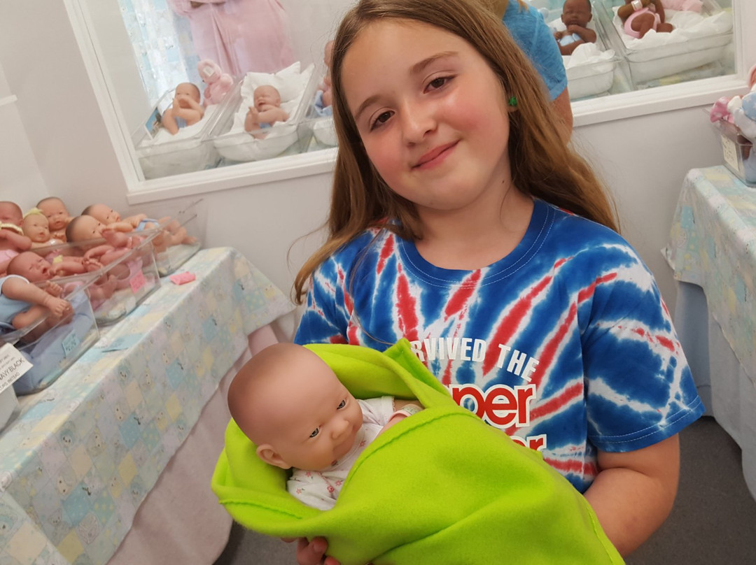 Aimee and Daria's Doll Outlet-Ronks必去景点