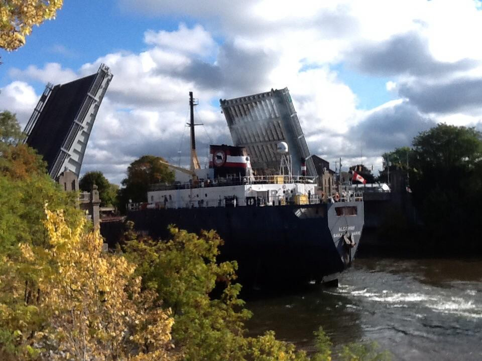 Manistee Riverwalk景点图片