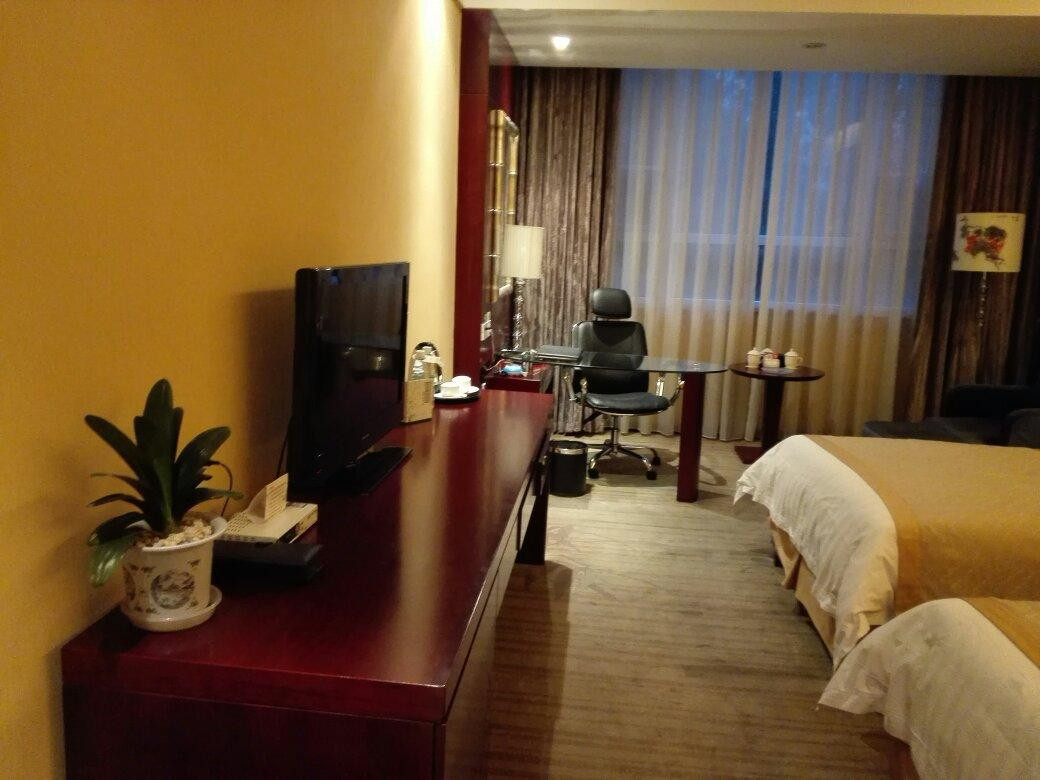 峨眉山月花园饭店主图