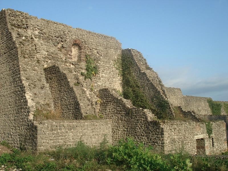 Town-Fortress Nokalakevi景点图片