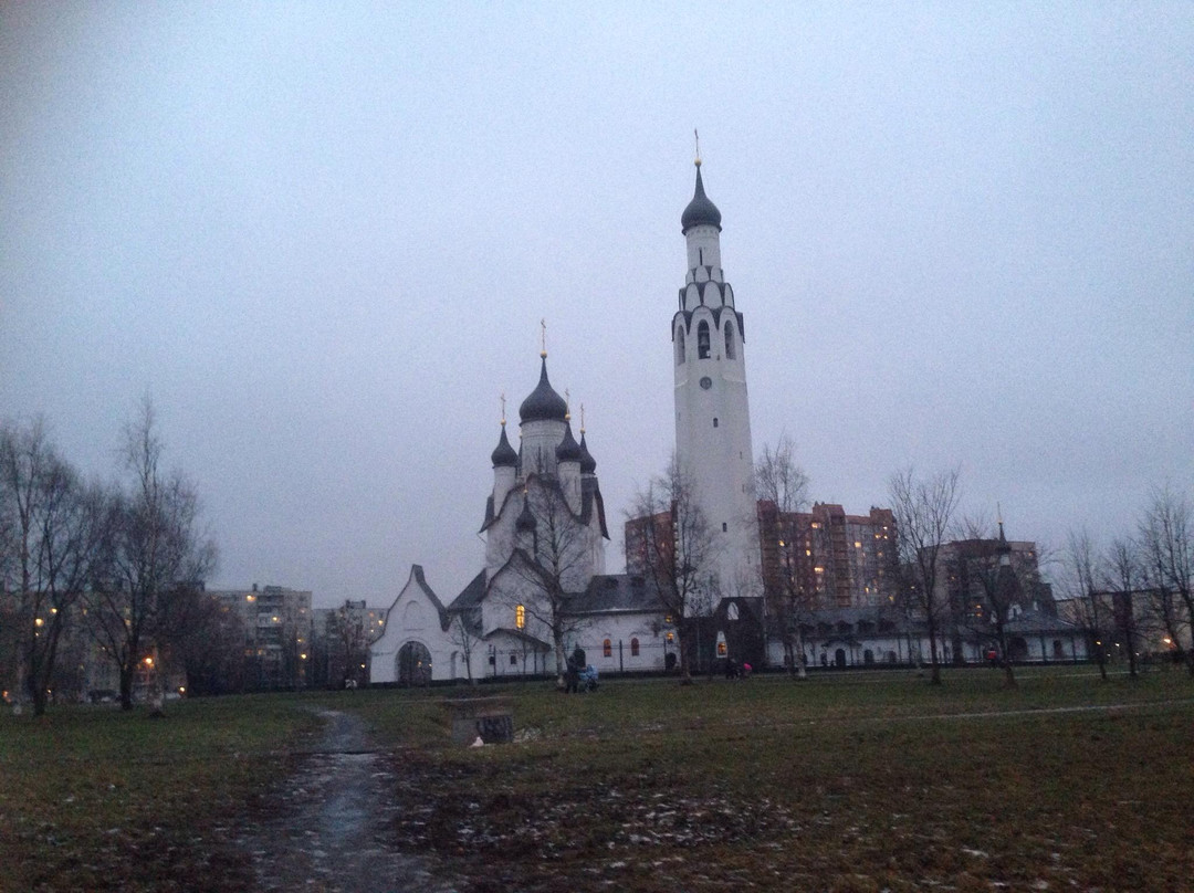 Church of the Holy Apostles Peter Jolly in the Village-圣彼得堡必去景点
