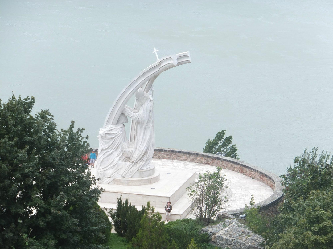 Statue of King Saint Stephen-埃斯泰尔戈姆必去景点