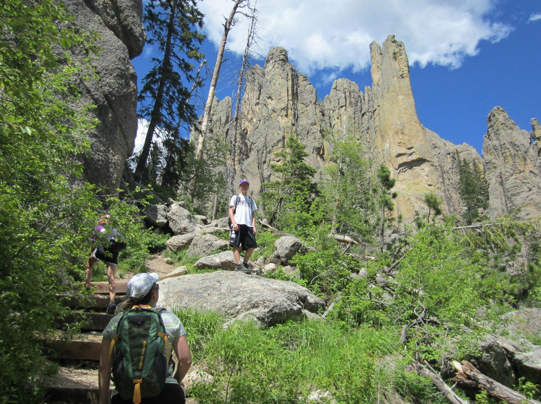 Cathedral Spires Hiking Trail景点图片