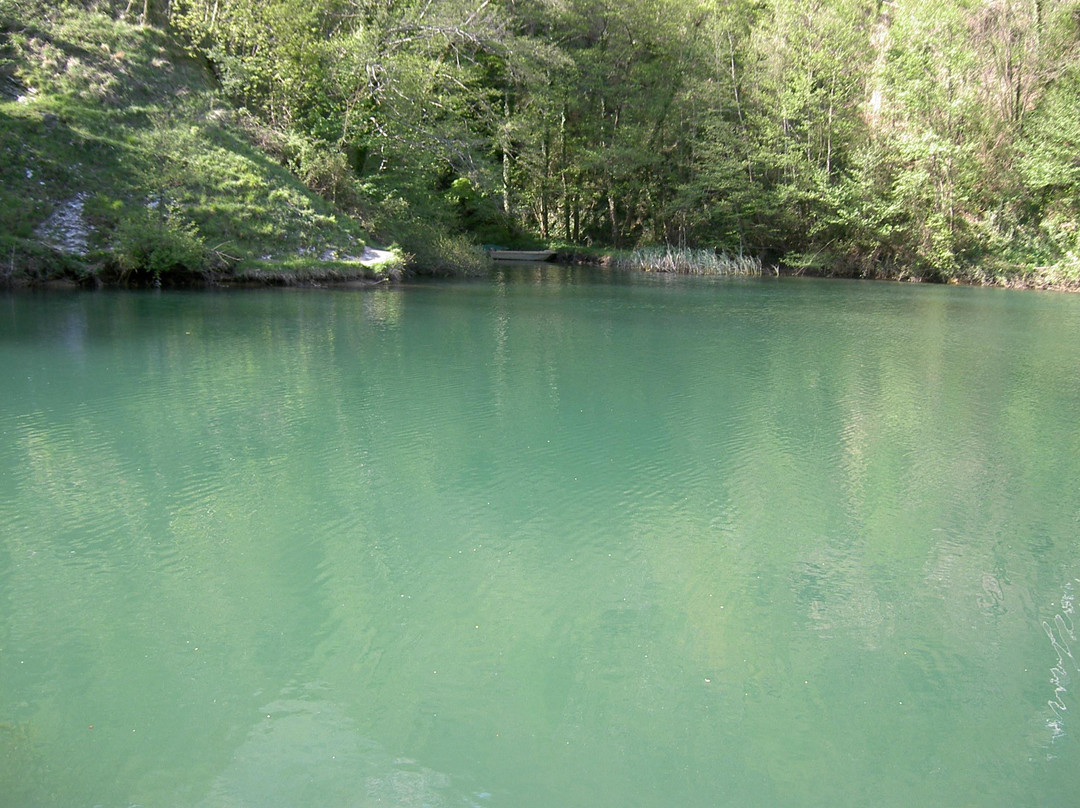 Isola Santa Lake景点图片