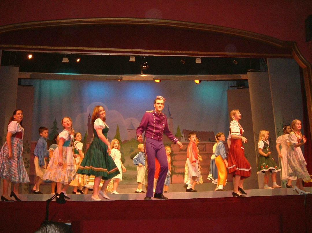 The Salon Varietes Theatre-福恩吉罗拉必去景点