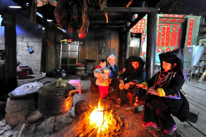 吞力黑衣壮山寨景点图片