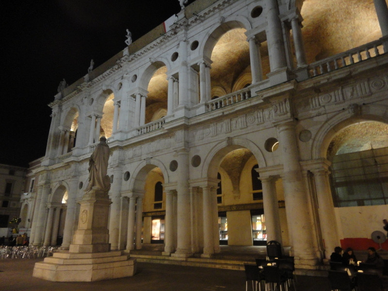 Basilica Palladiana-维琴查必去景点