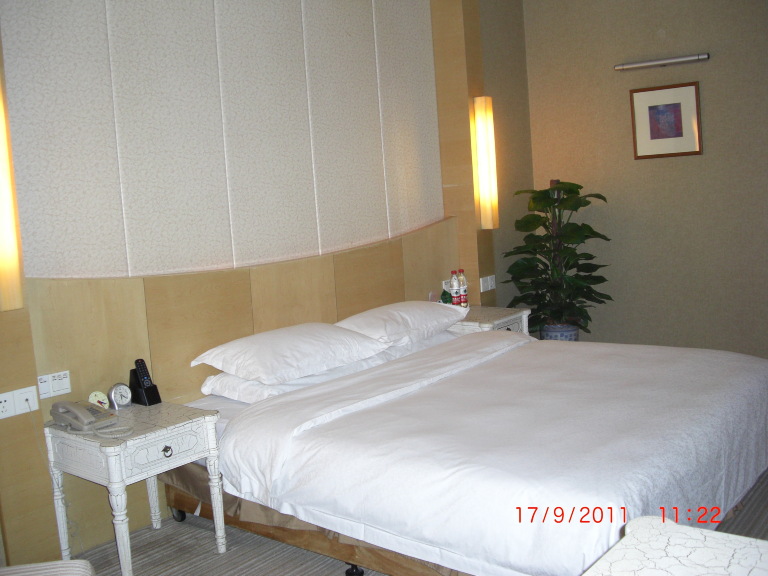 书香门第精选酒店(苏州石路三香路地铁站店)-客卧