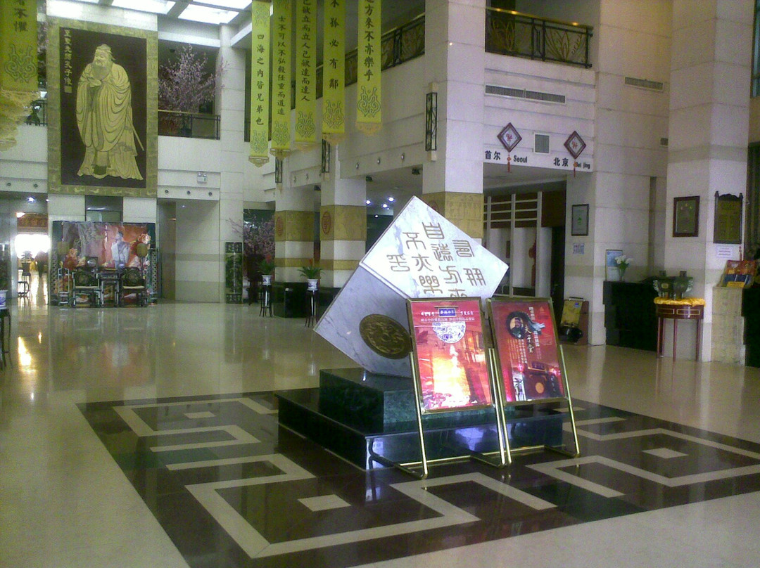 铭座杏坛宾馆主图