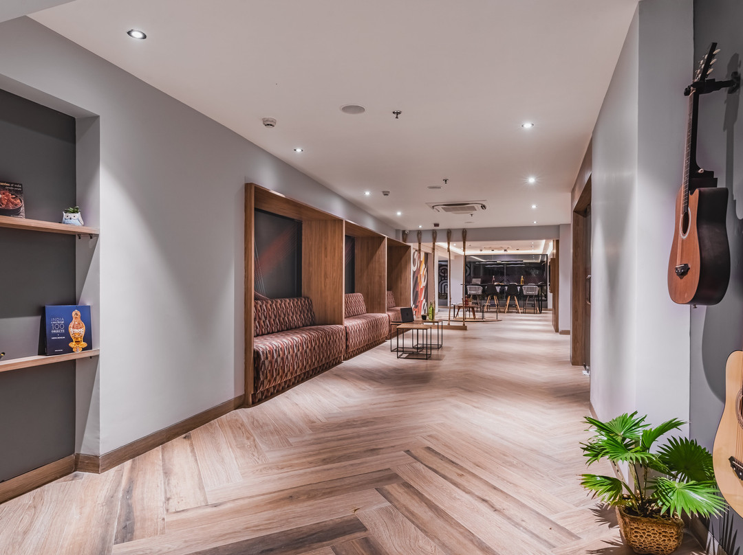 Ginger Bharuch主图