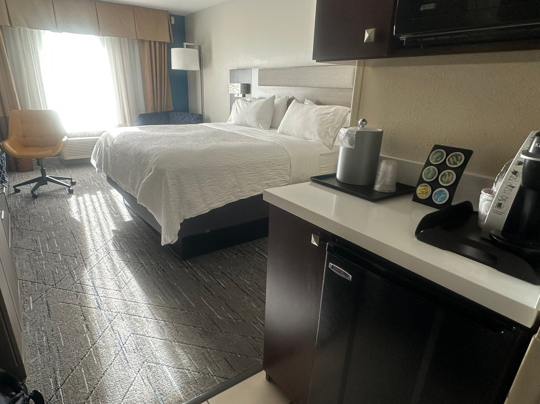 Holiday Inn Express & Suites Salina主图