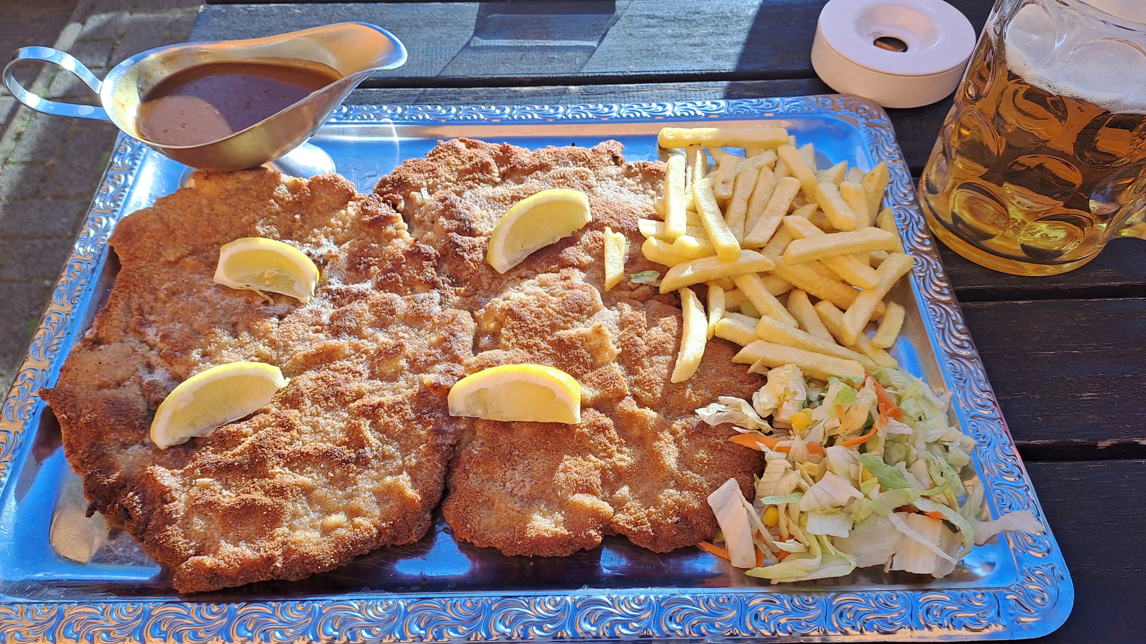 Schnitzelschmiede & Pension Bäumchen-官方
