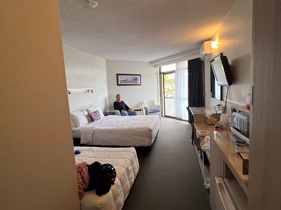 东港汽车酒店主图