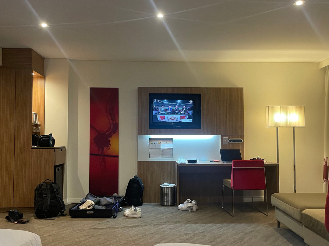 山根假日酒店主图