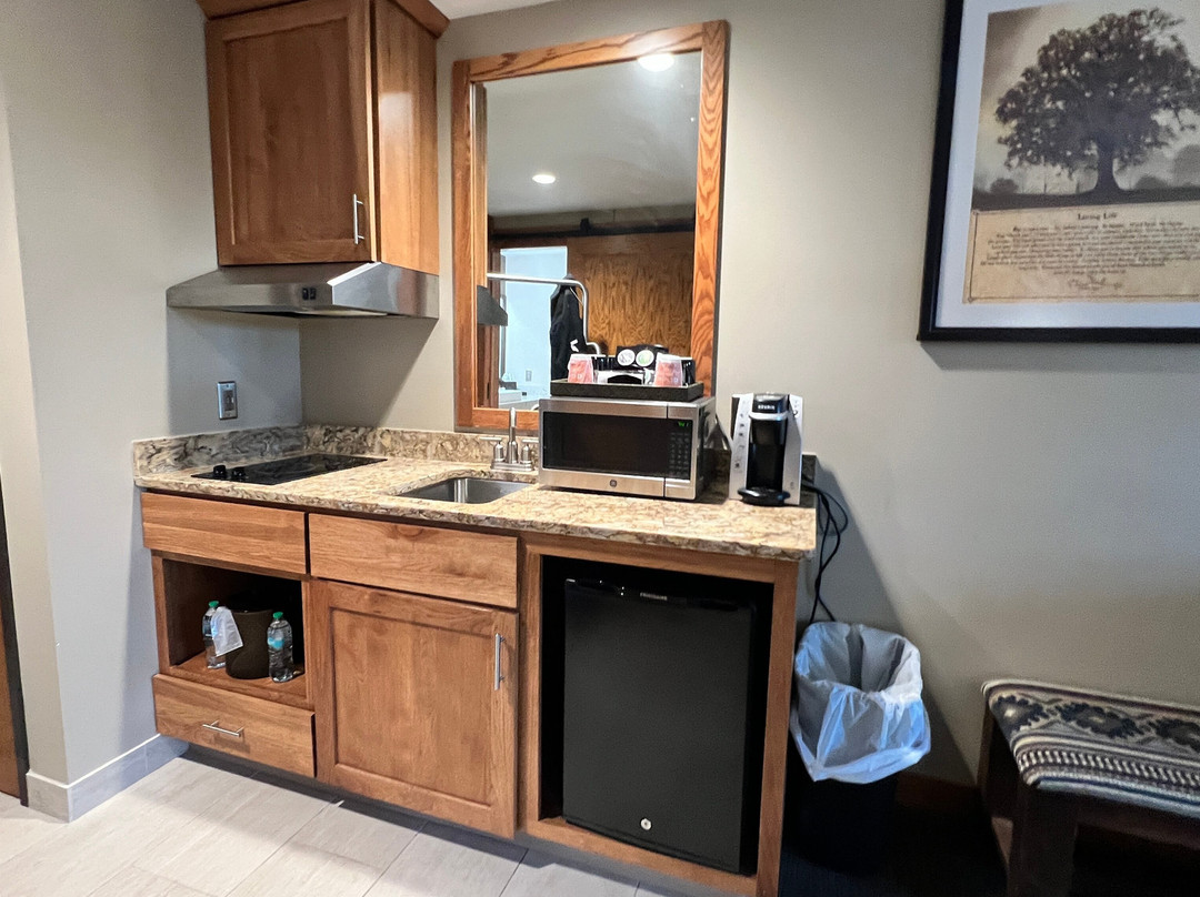 Norfolk Lodge & Suites主图