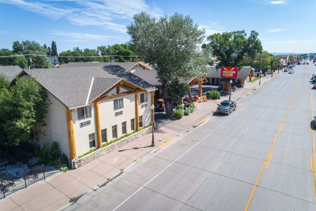 Moose Creek Lodge and Suites主图