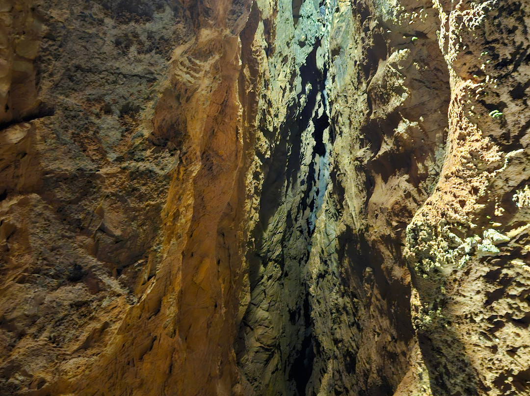 Caverns At Natural Bridge-天然桥必去景点