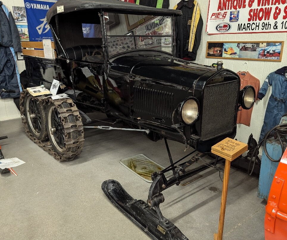 Top of the Lake Antique Snowmobile Museum-Naubinway必去景点