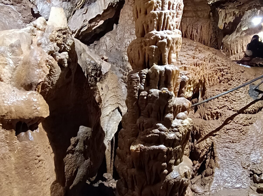 Les Grottes de Presque-Saint-Medard-de-Presque必去景点