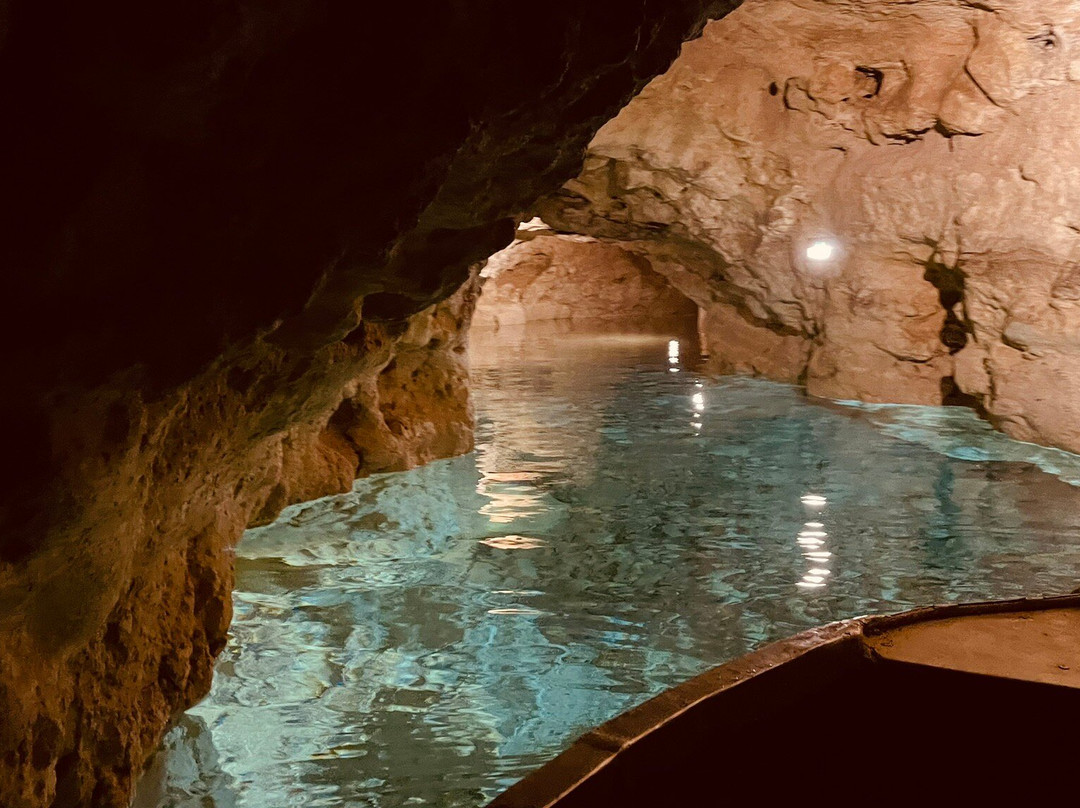 Lake Cave景点图片