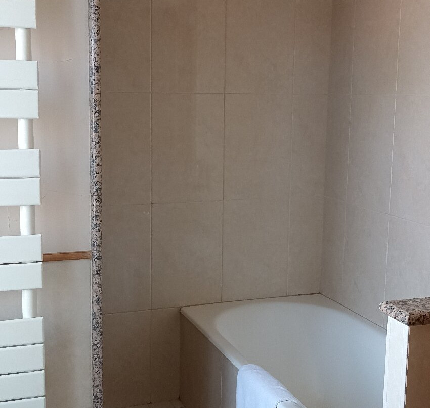 蒂雷尔格林家园酒店主图