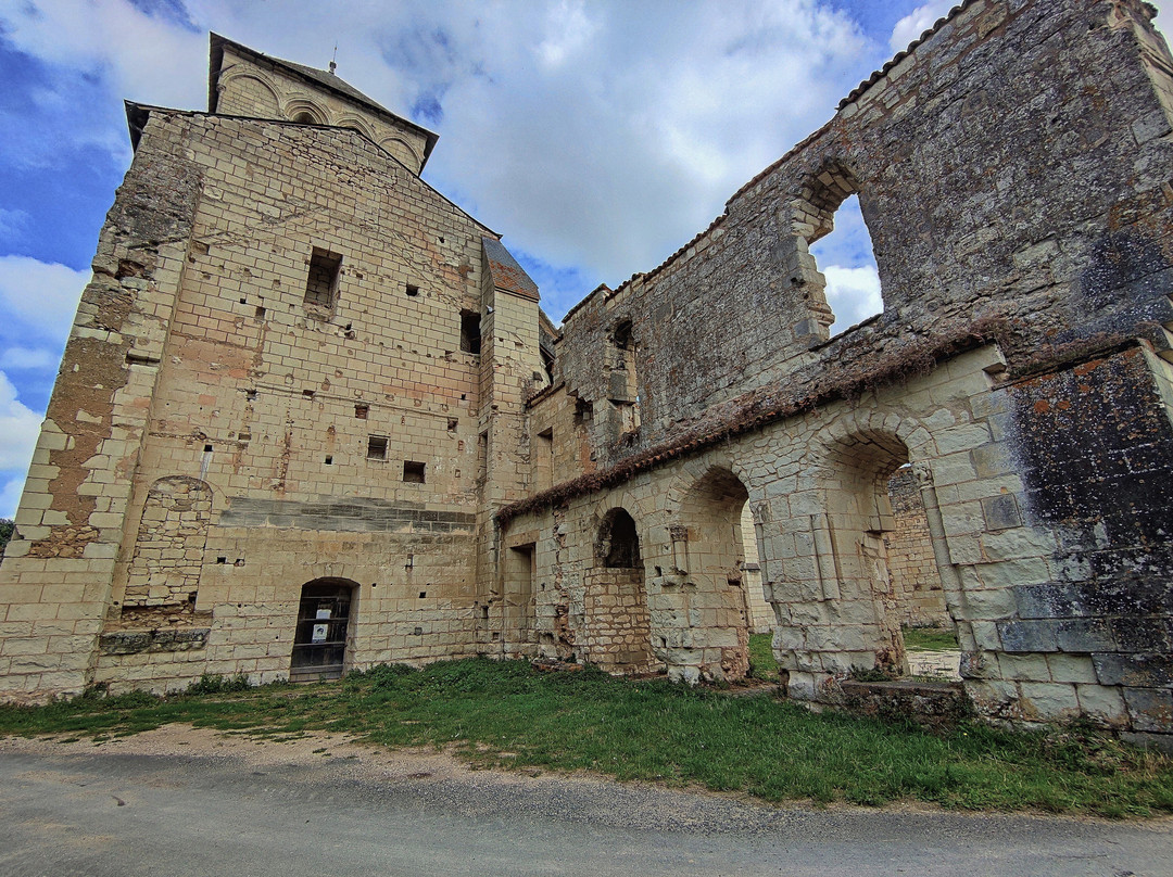 Ancienne abbatiale Notre-Dame-d'Asnières-Cizay-la-Madeleine必去景点