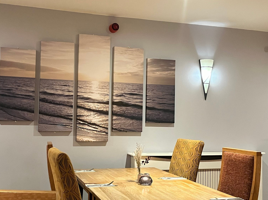 The Britannia Inn & Waves Restaurant主图