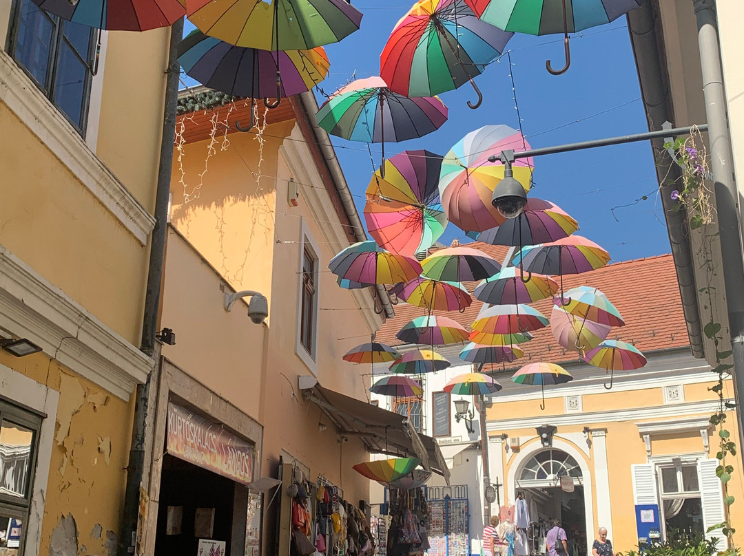 Színes Esernyők景点图片