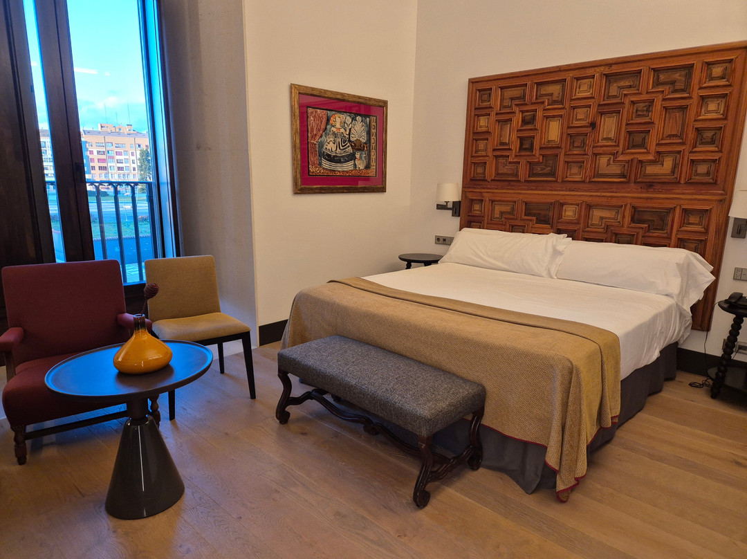 Parador de León主图