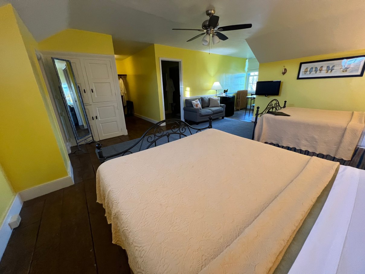 卡莱尔之家-客卧